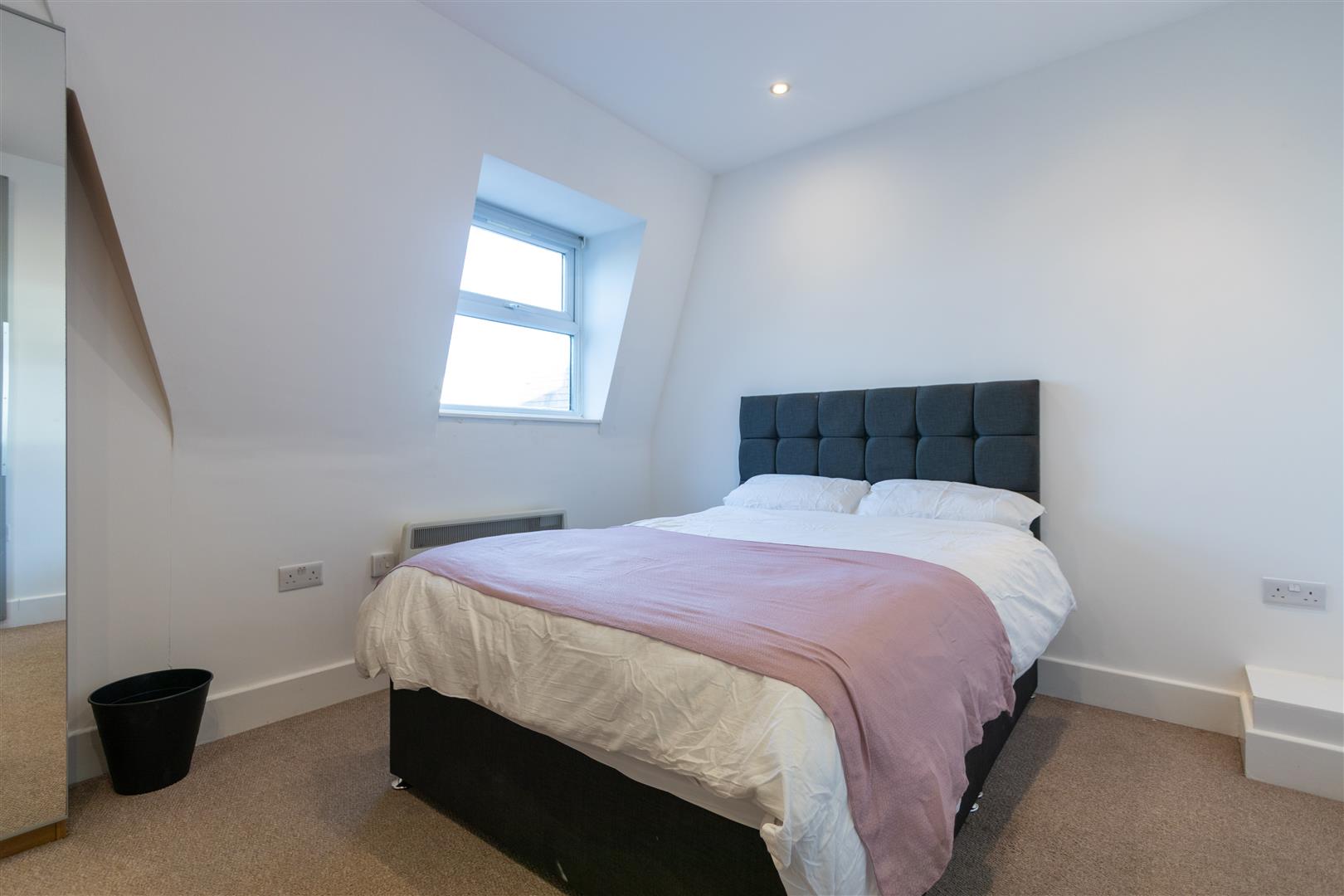 3 bed property in Uxbridge Road, Shepherd's Bush